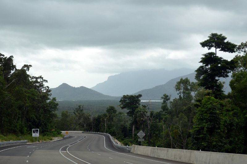 16Lucinda (40).JPG - Bruce highway near Cardwell